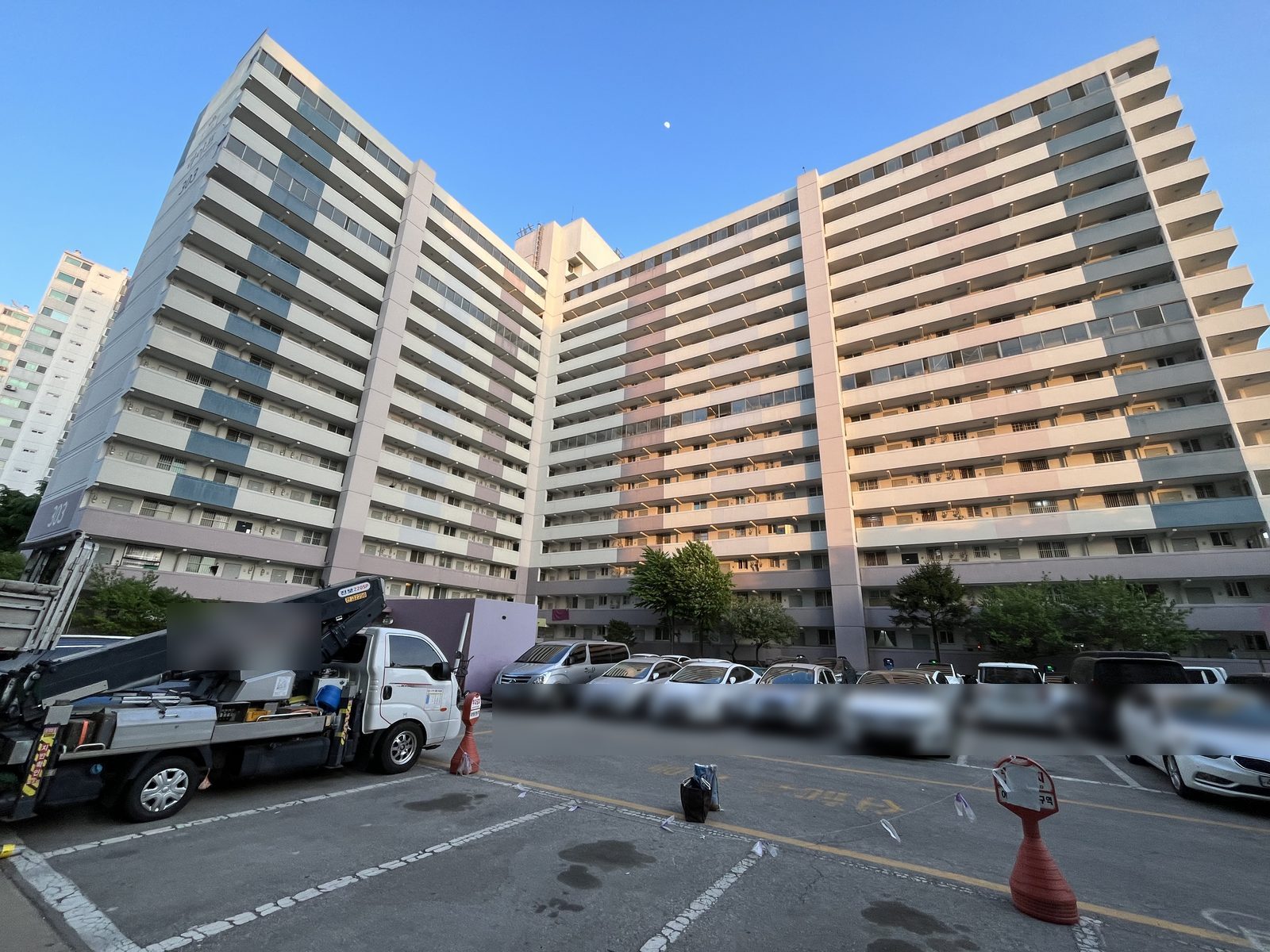 노원구 공릉동 라이프3단지 아파트 전경과 단지 내 주차장
