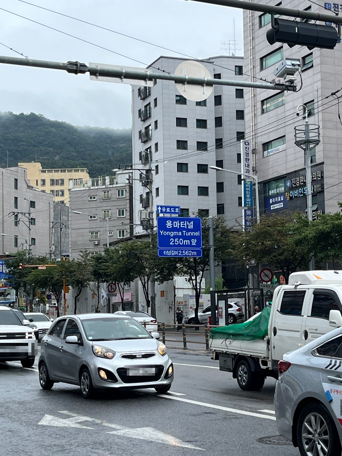 용마터널 250m 앞 표지판, 터널길이 2562m 유료도로